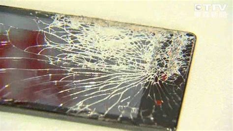 屬土的物品 手機螢幕碎裂